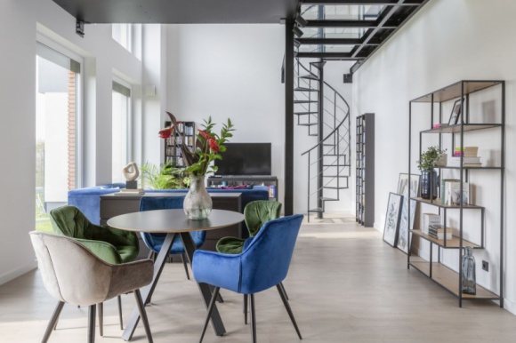 Minimalizm z industrialną nutą w podwarszawskim Józefosławiu